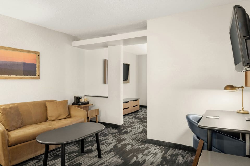 Suite, 1 King Bed with Sofa bed | Living room | Smart TV, Netflix
