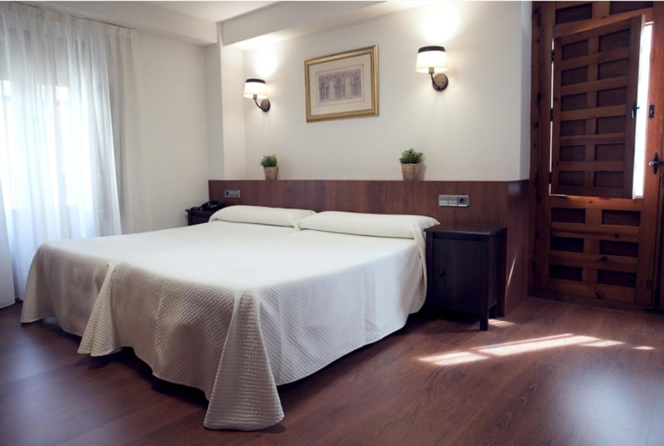 Double or Twin Room | Desk, free WiFi, bed sheets
