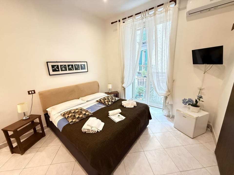 Superior Double Room, Ensuite | Desk, soundproofing, free WiFi, bed sheets