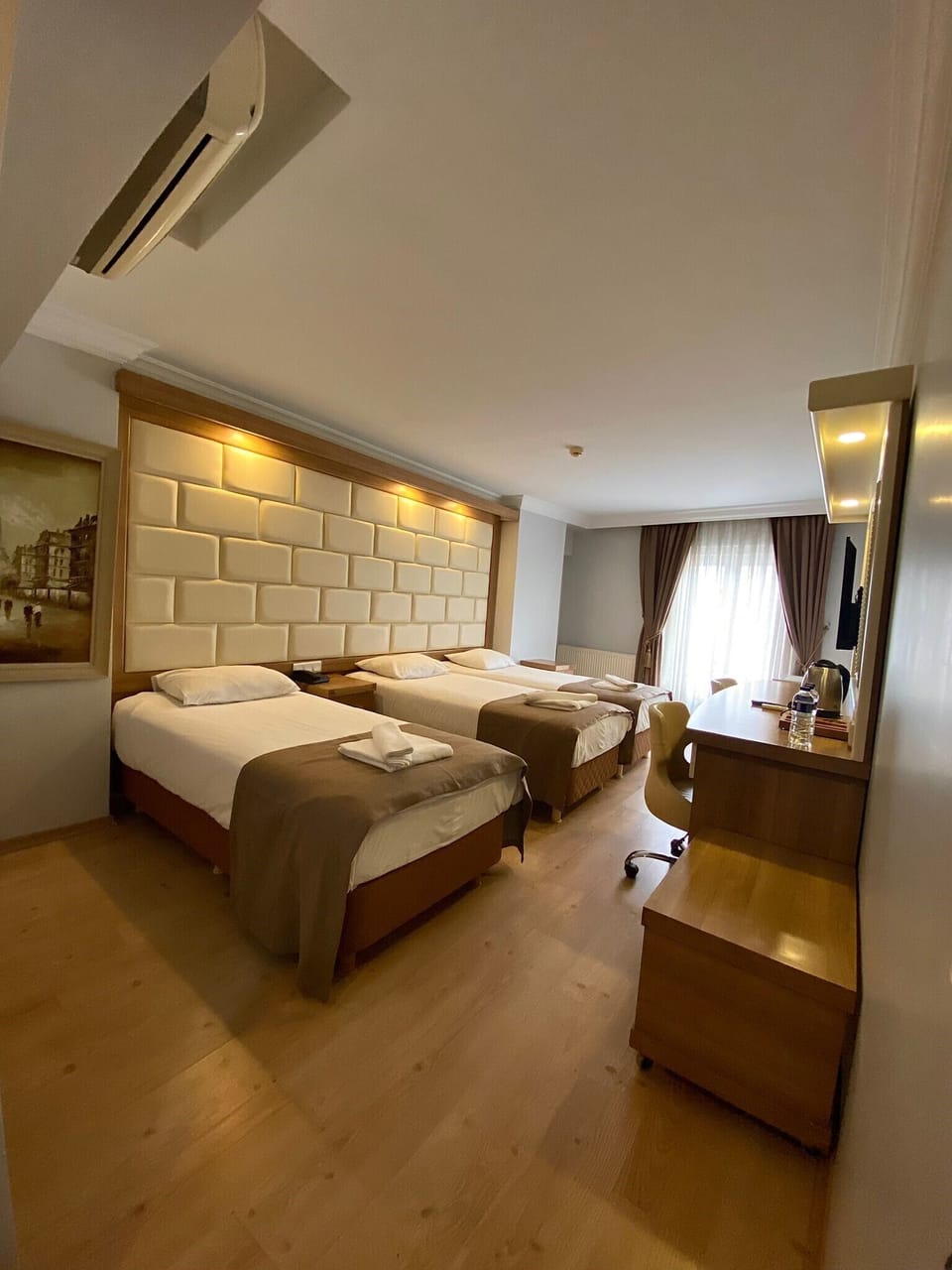 Family Room, 3 Twin Beds | Minibar, in-room safe, desk, soundproofing