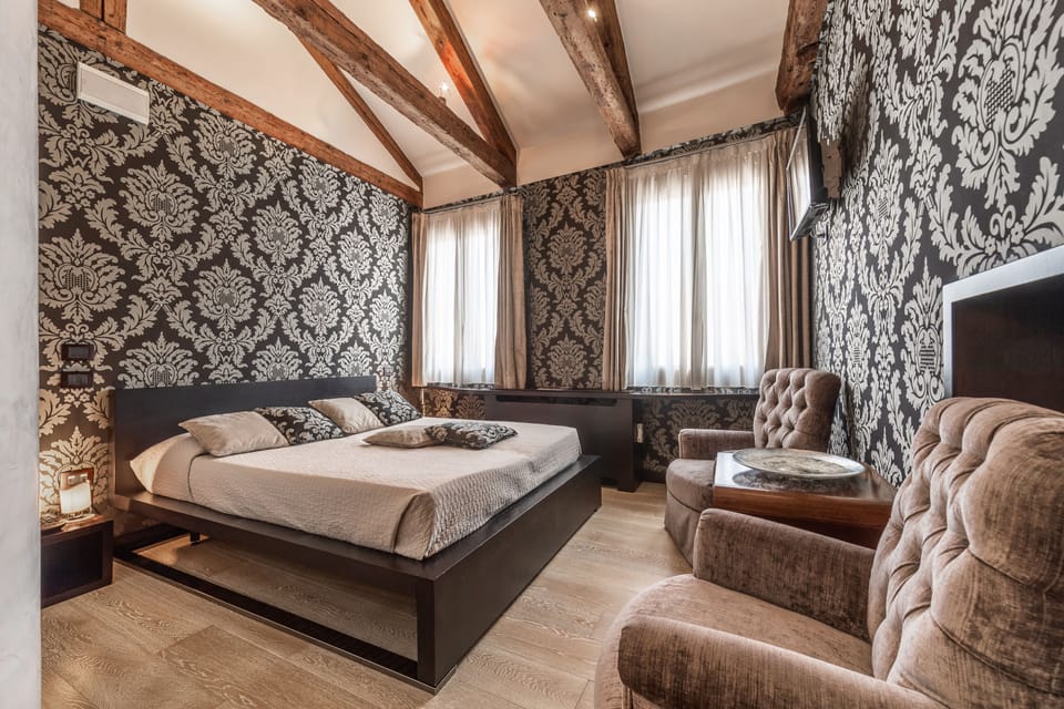 Superior Double or Twin Room, City View | Free minibar items, in-room safe, individually decorated, desk