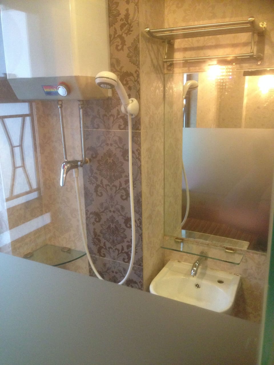 Hydromassage showerhead, hair dryer, slippers, toilet paper