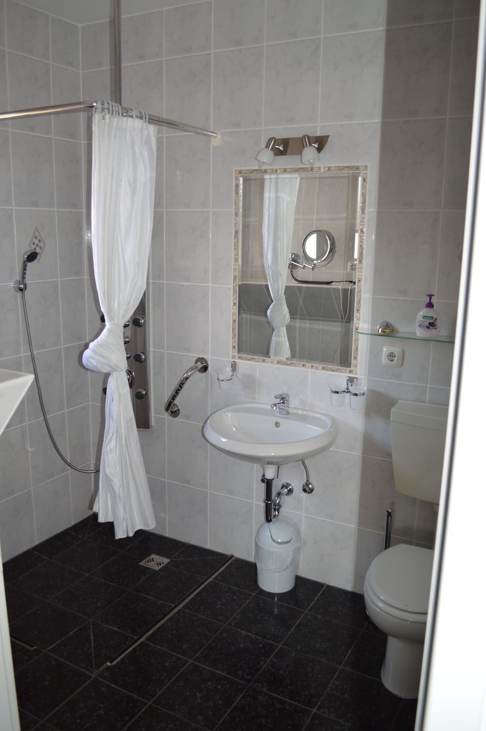 Triple Room | Bathroom | Shower, hair dryer