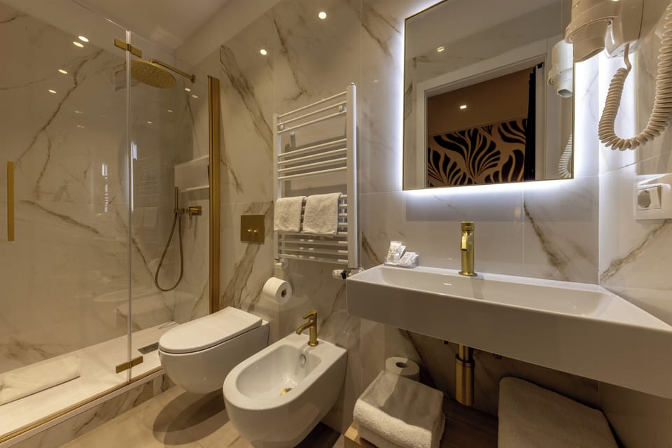 New Small Double Room - Stair access only | Bathroom | Rainfall showerhead, free toiletries, hair dryer, towels