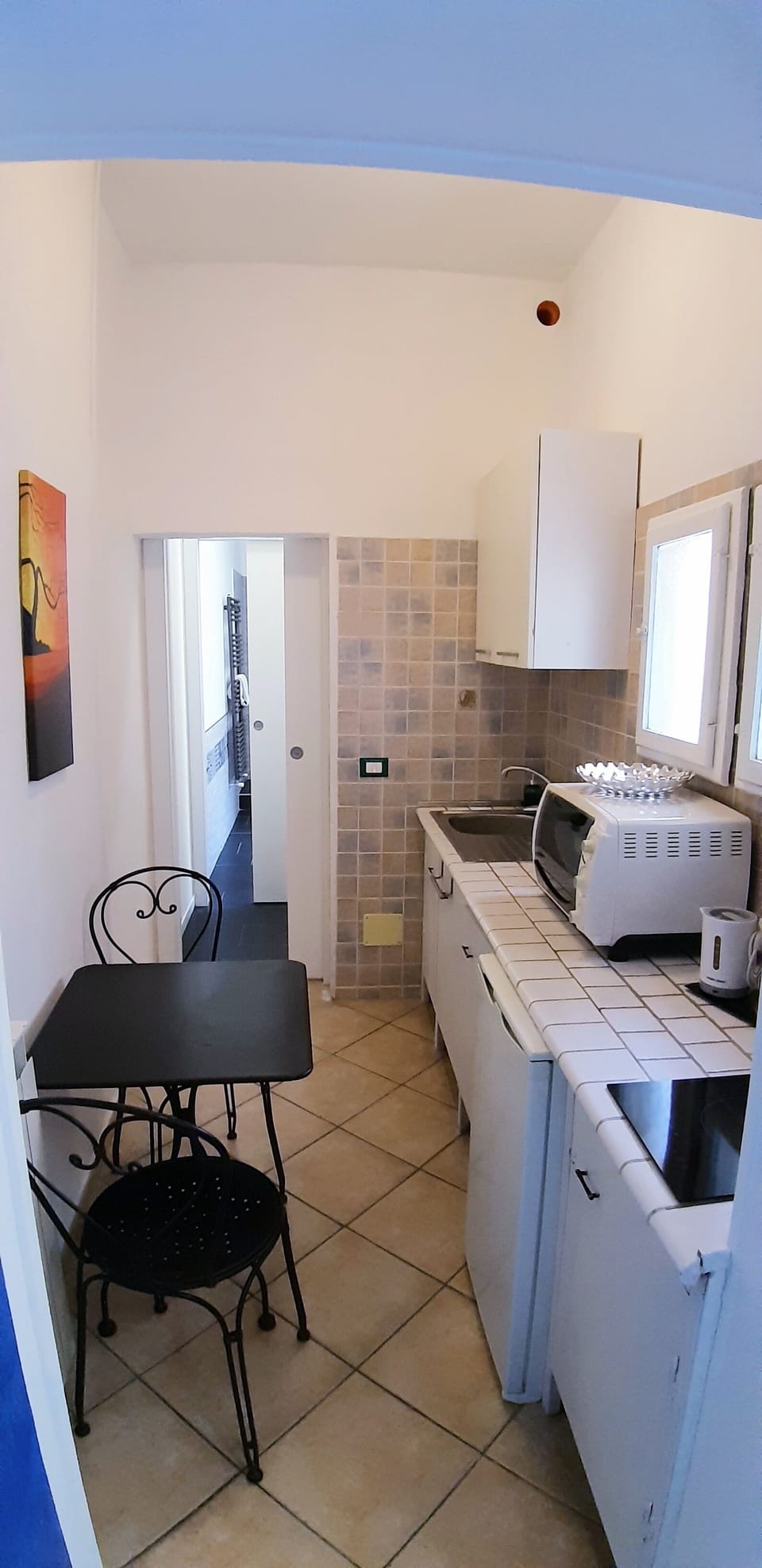 Studio Suite | Private kitchen | Mini-fridge, coffee/tea maker, electric kettle