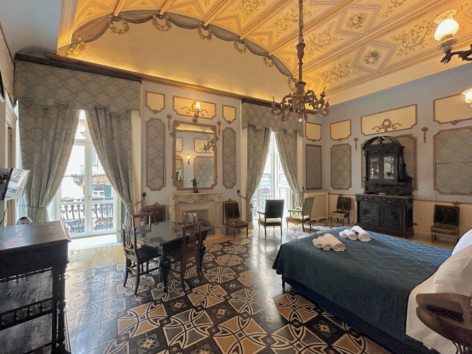 Deluxe Double or Twin Room, Non Smoking, Private Bathroom | Premium bedding, down comforters, pillowtop beds, in-room safe