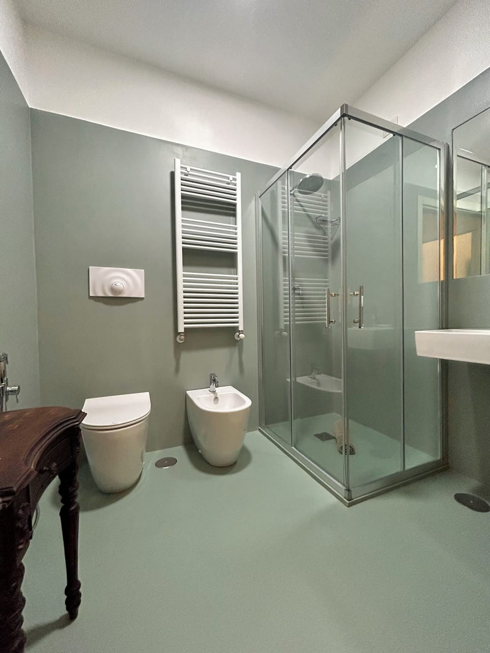 Classic Double Room, 1 Bedroom, Non Smoking, Balcony | Bathroom | Shower, free toiletries, hair dryer, towels