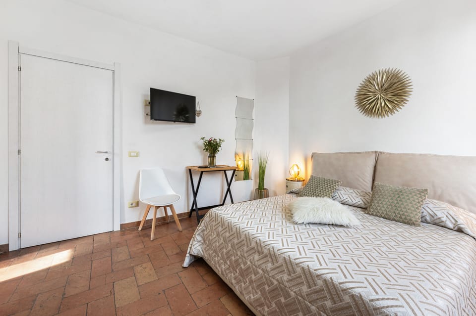Double Room | Soundproofing, iron/ironing board, free cribs/infant beds, rollaway beds