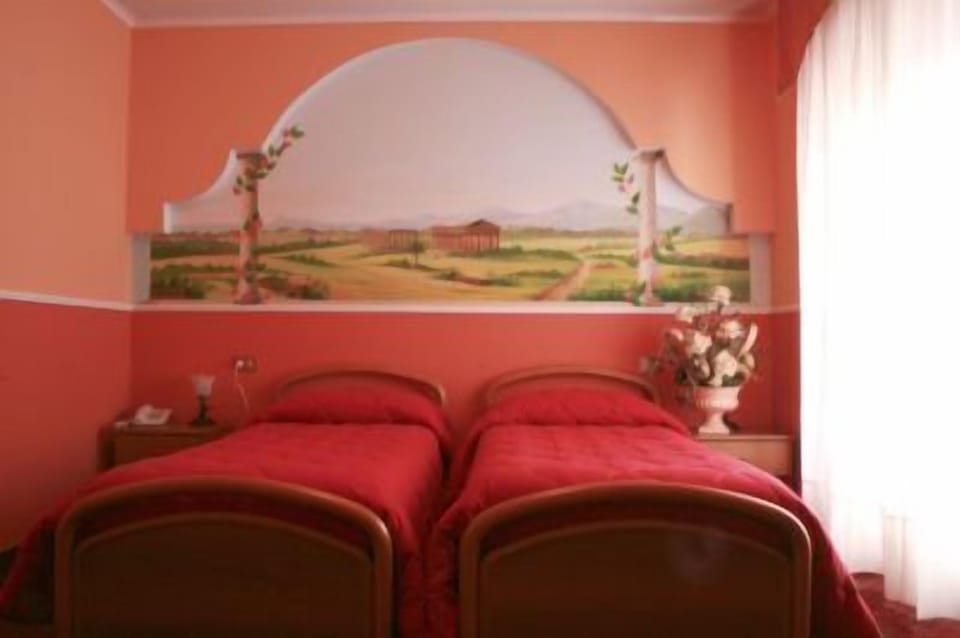 Standard Room, 1 Double Bed | Minibar, desk, free WiFi, bed sheets