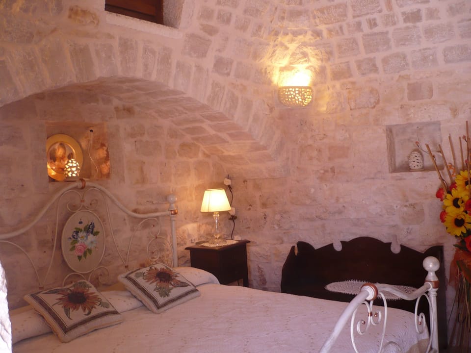 Select Comfort beds, minibar, desk, free WiFi