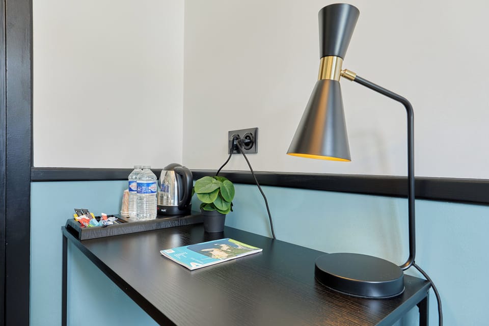 Single Room | In-room safe, desk, blackout drapes, iron/ironing board