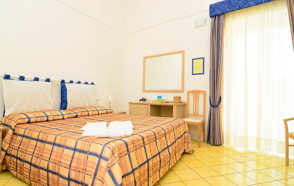 Minibar, in-room safe, desk, free WiFi