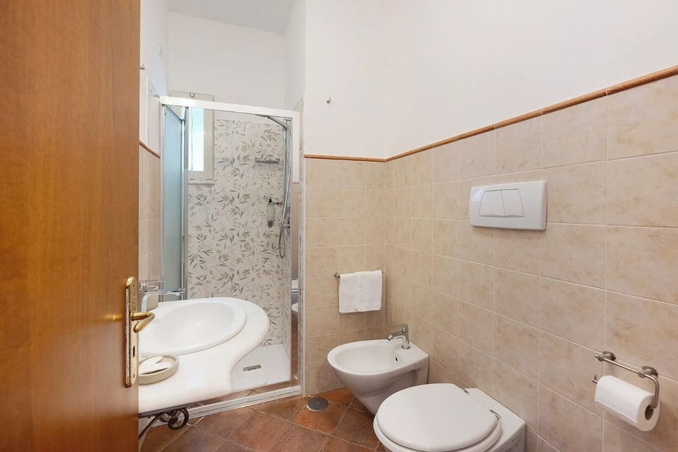 Triple Room | Bathroom | Shower, rainfall showerhead, hair dryer, bathrobes