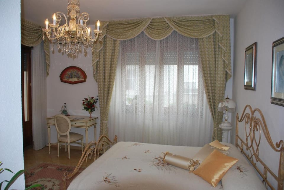 Minibar, desk, iron/ironing board, free WiFi