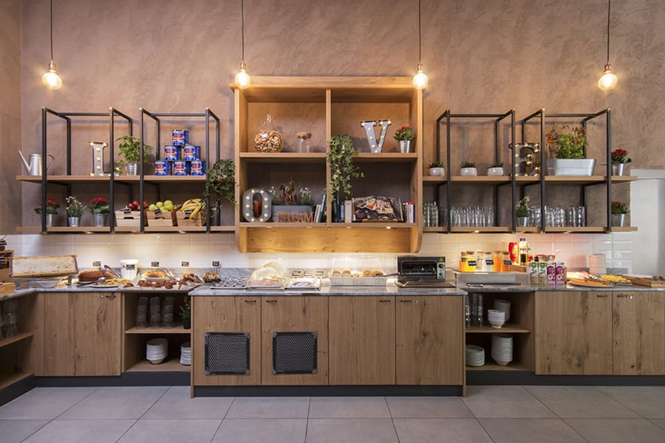 Daily buffet breakfast for a fee