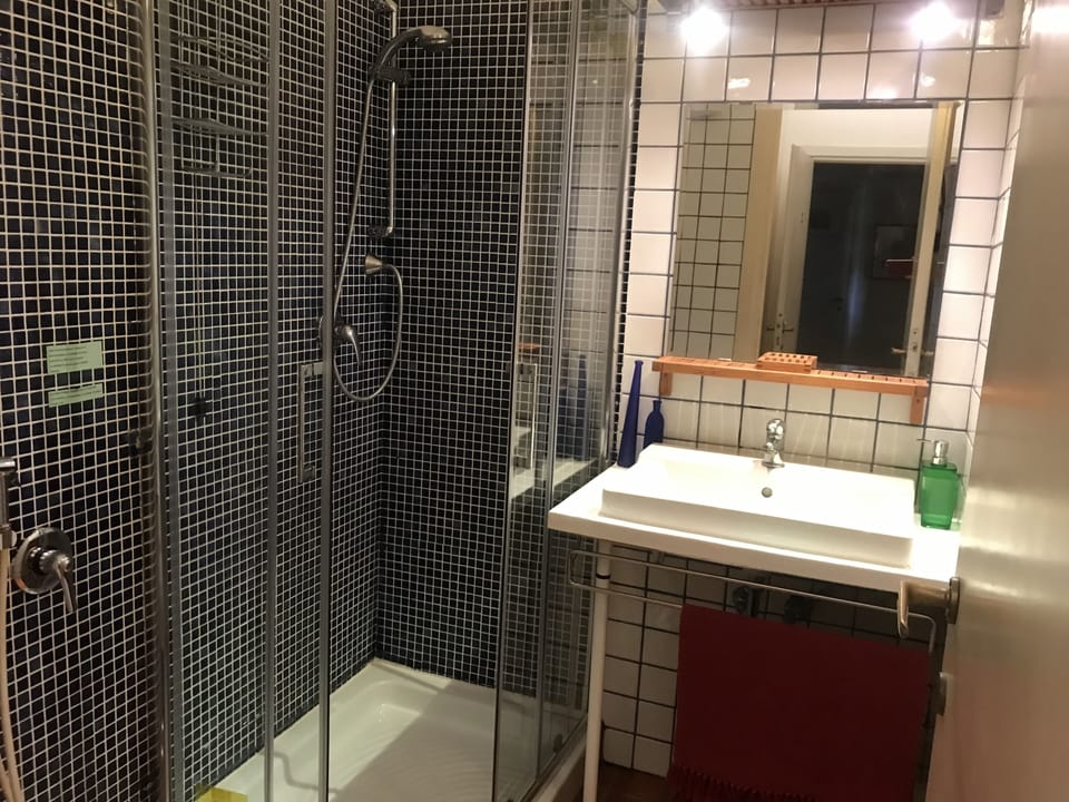 Double Room, Ensuite | Bathroom | Free toiletries, hair dryer, bidet, towels