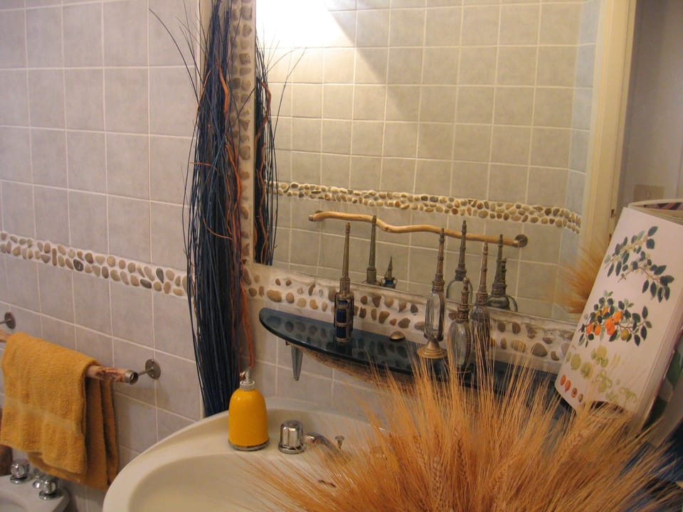 Triple Room, Private Bathroom | Bathroom | Free toiletries, hair dryer, bidet, towels