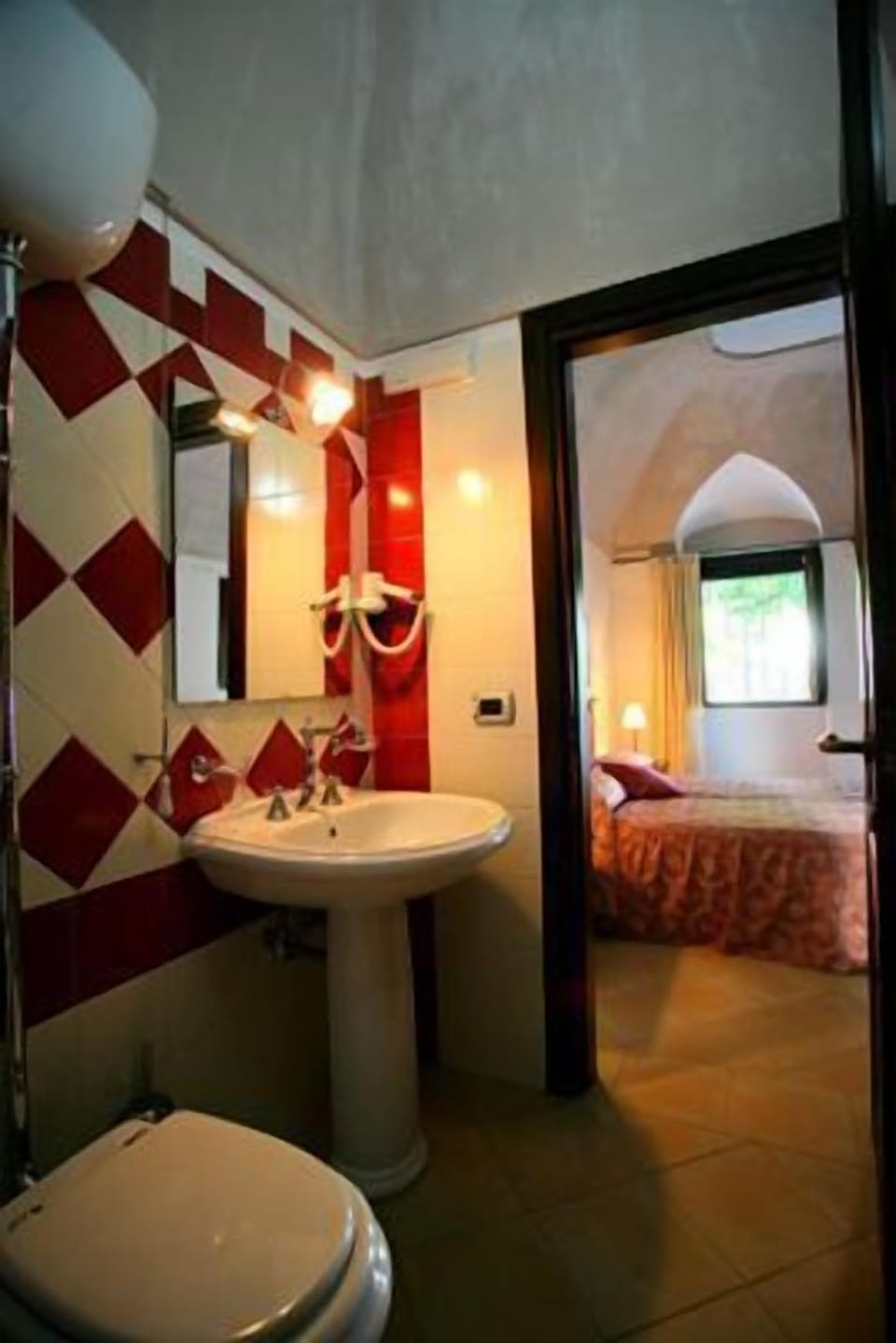 Double Room Single Use, Garden View | Bathroom | Shower, rainfall showerhead, free toiletries, hair dryer