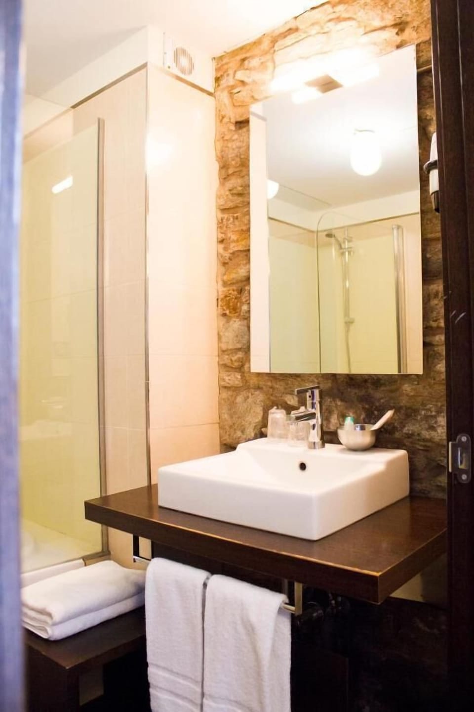 Double Room | Bathroom | Deep soaking tub, hair dryer, towels
