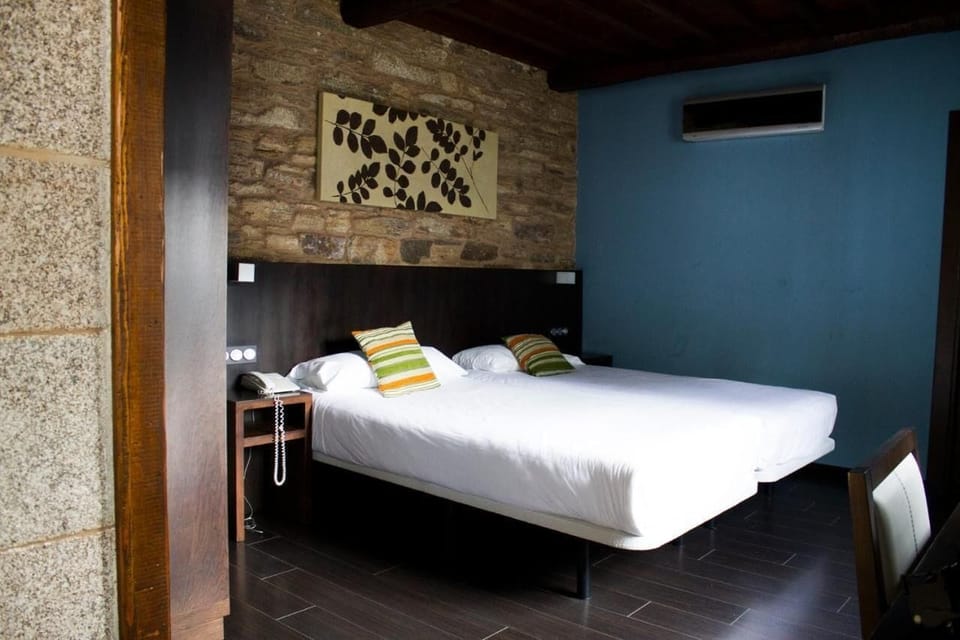 Premium bedding, down comforters, in-room safe, individually decorated