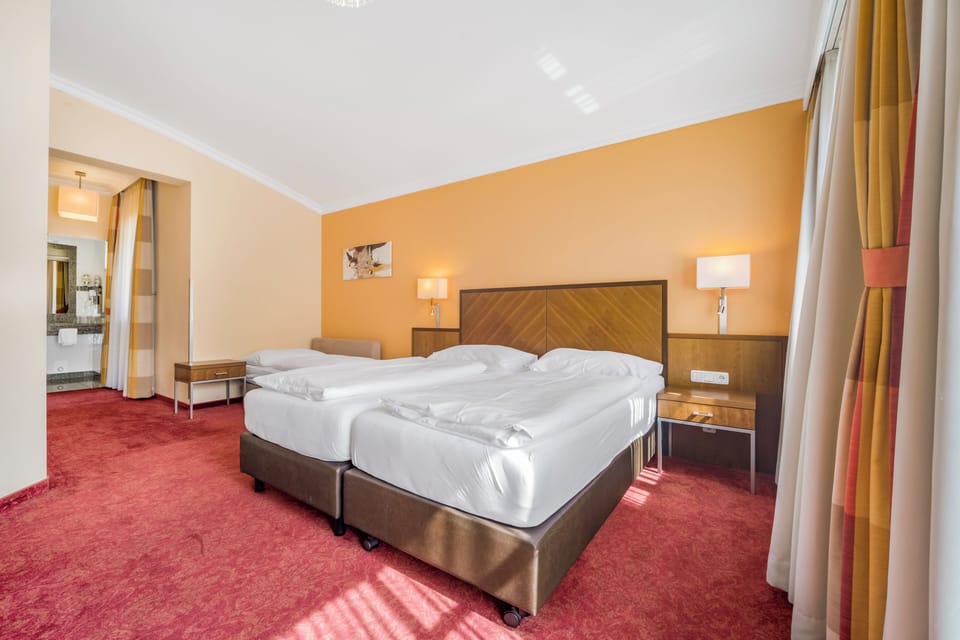 Triple Room | In-room safe, individually furnished, desk, soundproofing