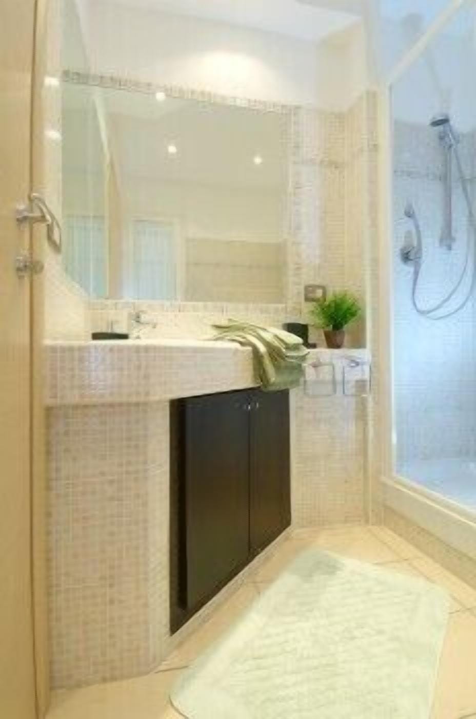 Bathroom | Shower, hair dryer, bidet, towels