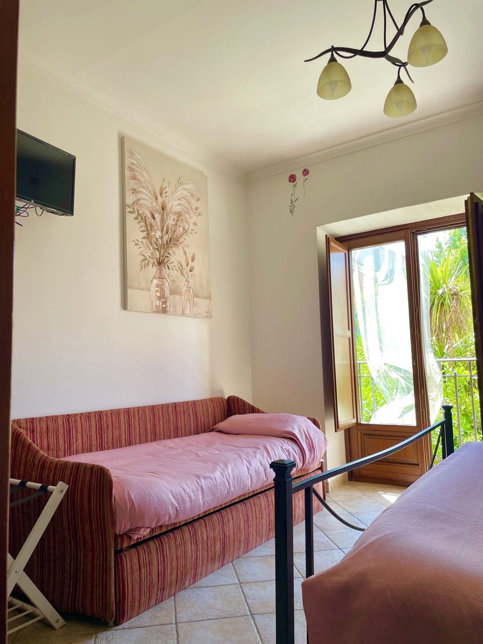 Superior Triple Room | Premium bedding, desk, soundproofing, WiFi (free)