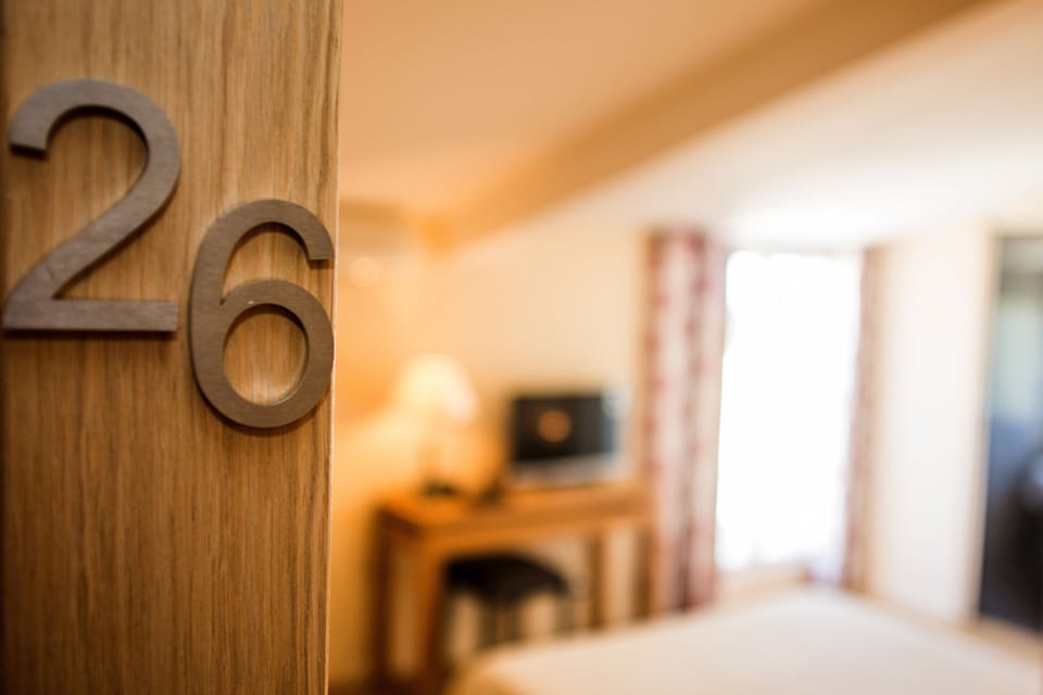 Double Room, Terrace | In-room safe, individually decorated, individually furnished, desk