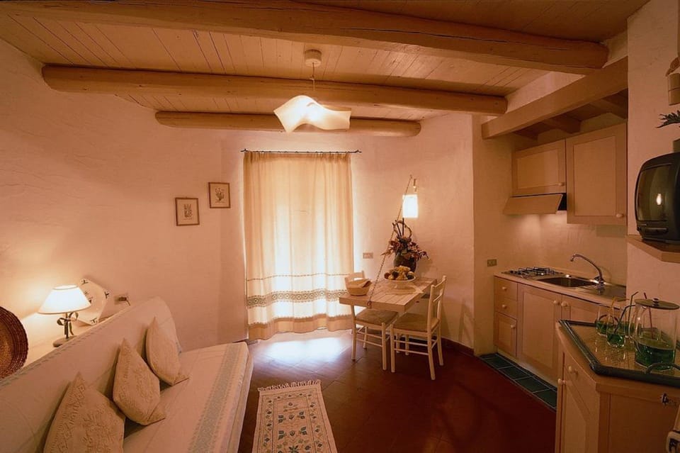Basic Studio (For two people) | Private kitchenette | Fridge, stovetop