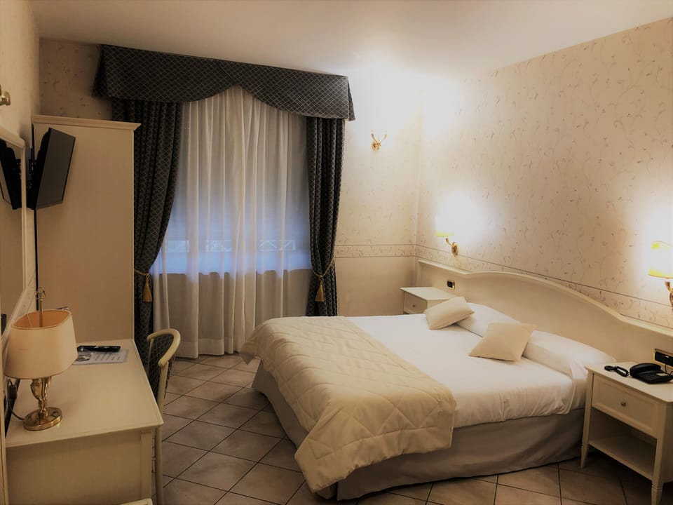 Minibar, desk, soundproofing, free cribs/infant beds