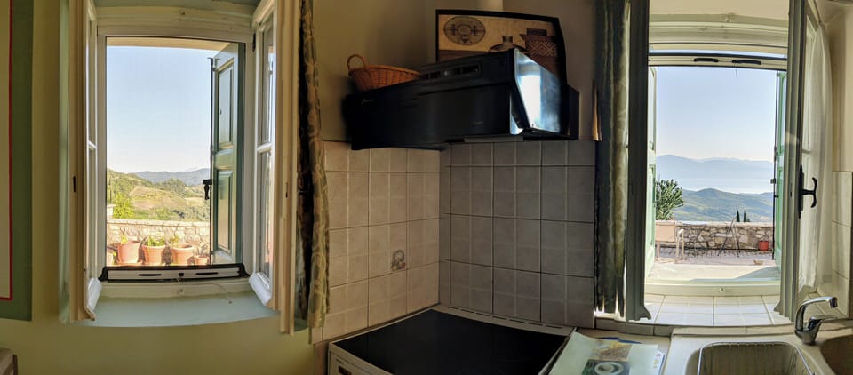 Traditional Apartment, Kitchen, Sea View | Minibar, soundproofing, iron/ironing board, free WiFi