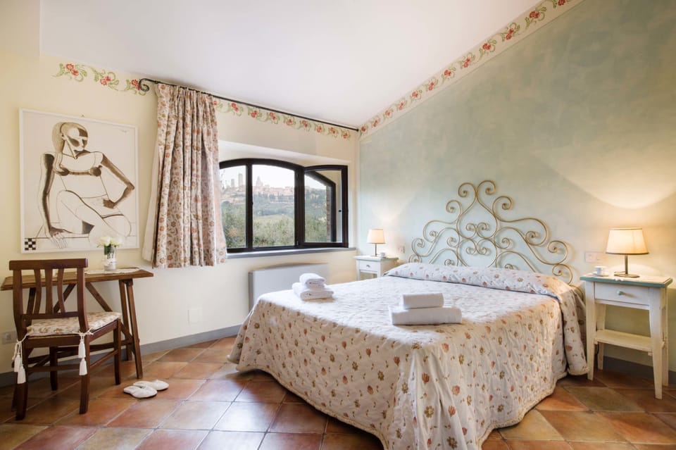 Double Room | In-room safe, desk, free WiFi, bed sheets