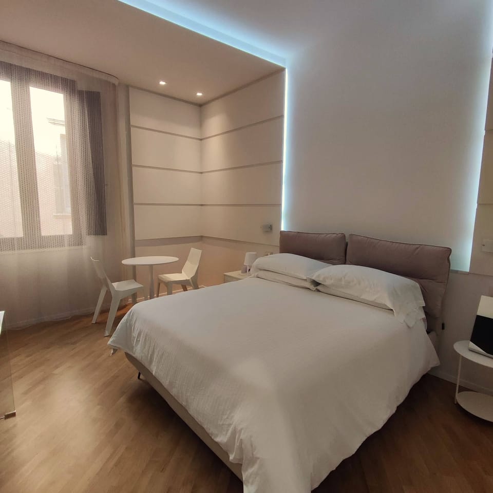 Junior Suite | Premium bedding, minibar, in-room safe, desk