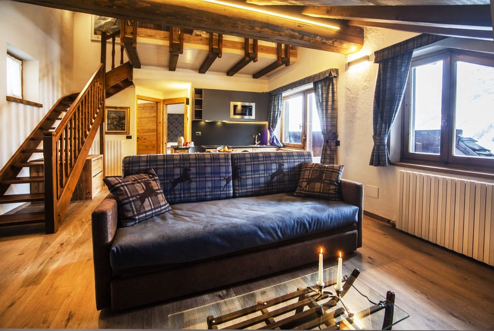 Luxury Suite | Living area | 32-inch LED TV with satellite channels
