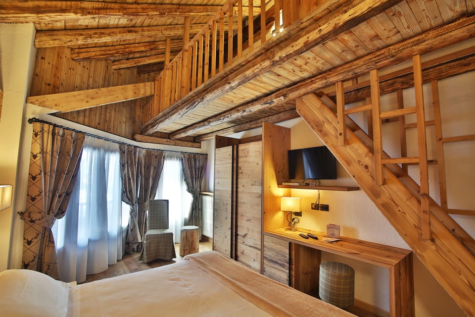 Triple Room | Frette Italian sheets, pillowtop beds, minibar, in-room safe