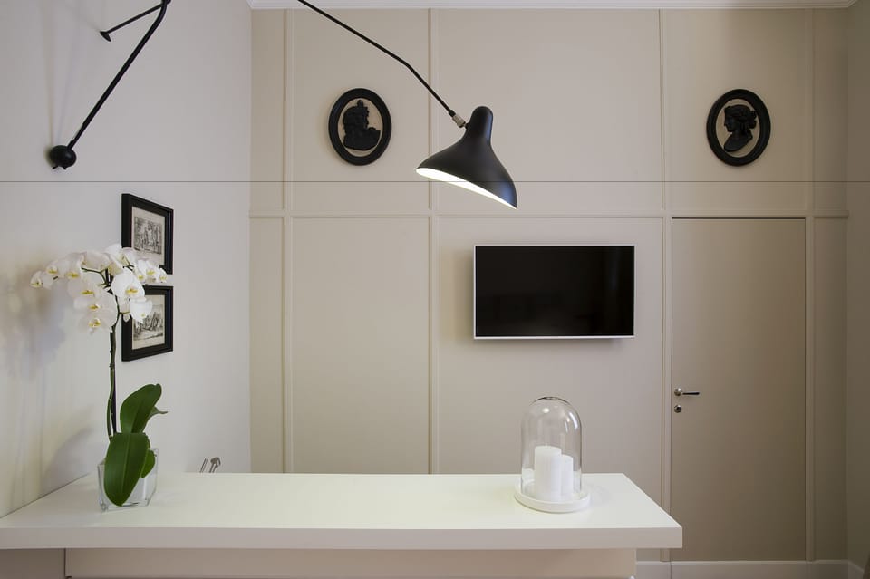 Suite | Living area | 40-inch LED TV with satellite channels, TV, first-run movies