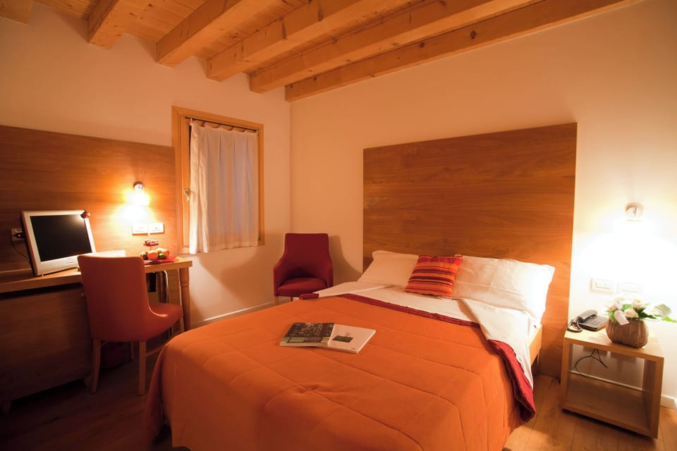 Comfort Double Room Single Use | Premium bedding, minibar, in-room safe, desk