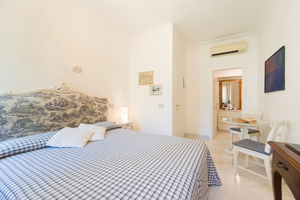 Classic Double or Twin Room | 1 bedroom, Frette Italian sheets, pillowtop beds, individually decorated