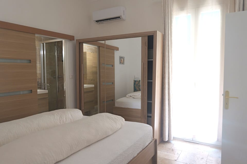 Family Room | 1 bedroom, in-room safe, desk, laptop workspace