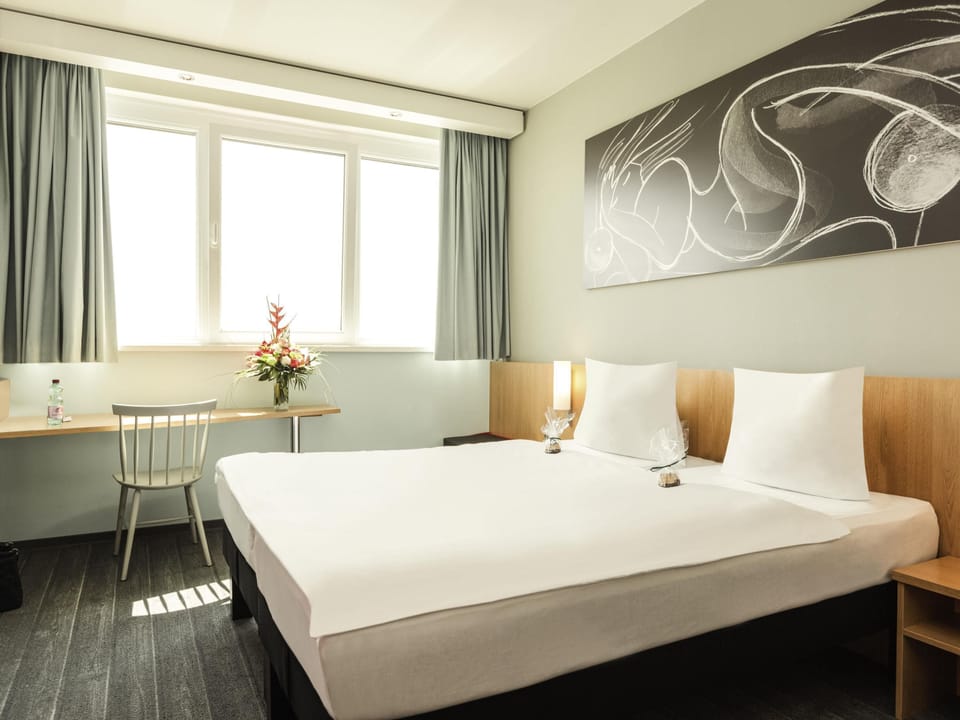 Room, 2 Twin Beds | Desk, blackout drapes, soundproofing, iron/ironing board