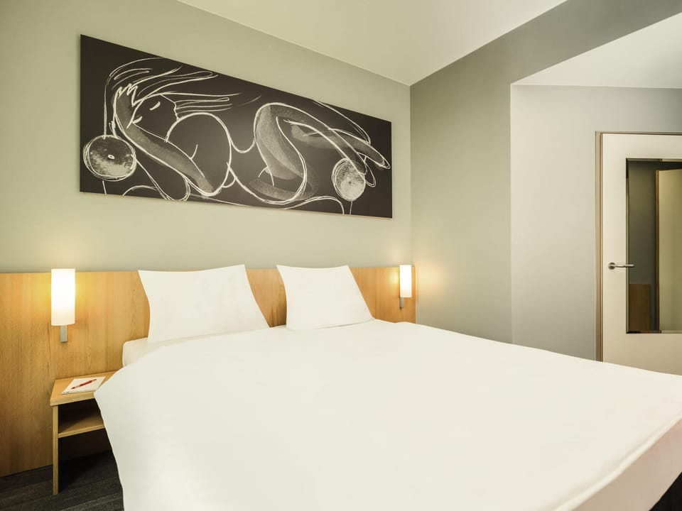 Room, 2 Twin Beds | Desk, blackout drapes, soundproofing, iron/ironing board