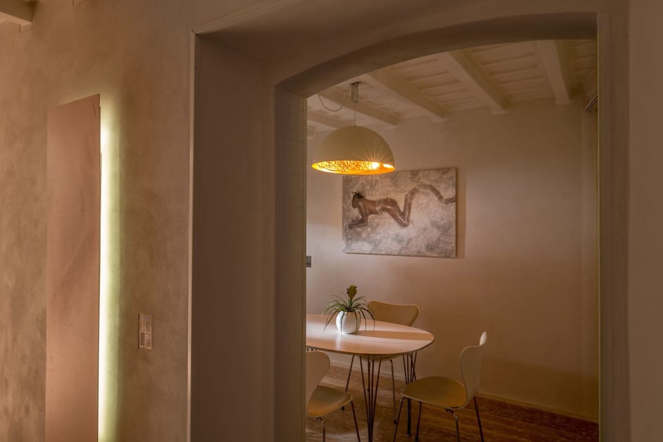 Executive Suite | Minibar, in-room safe, WiFi (free), bed sheets