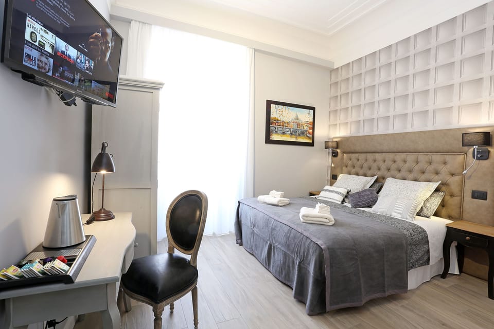 Deluxe Triple Room, 1 Bedroom, Refrigerator | 1 bedroom, premium bedding, in-room safe, desk
