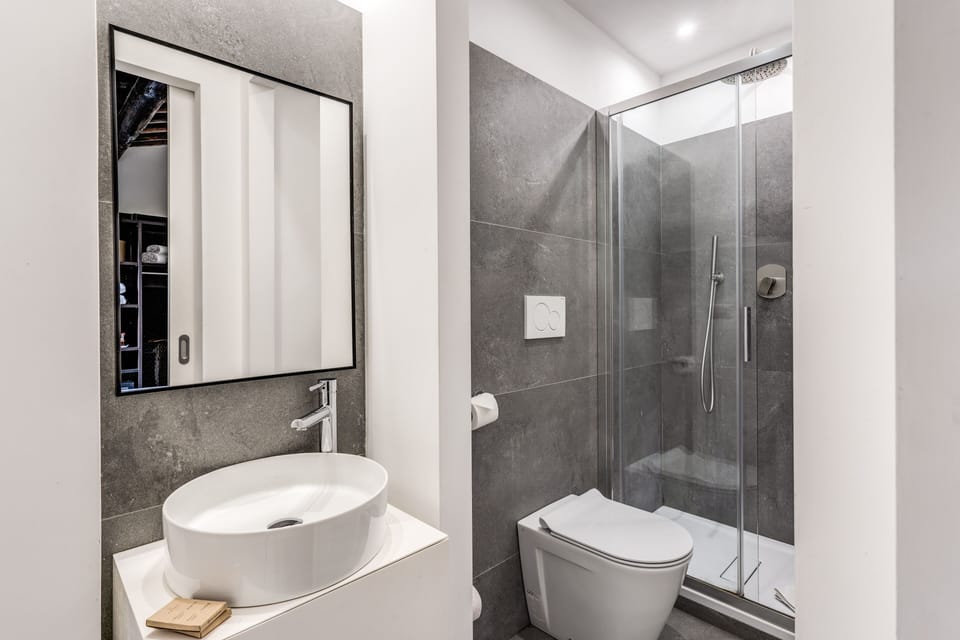 Basic Double Room | Bathroom | Free toiletries, hair dryer, towels