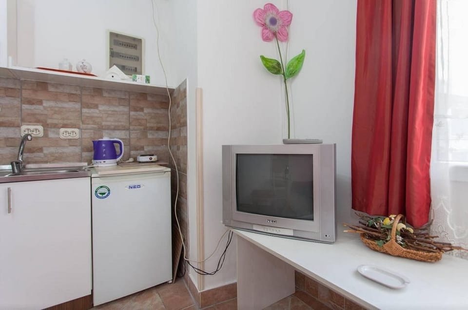 Apartment for 3 people | Pillowtop beds, desk, soundproofing, iron/ironing board