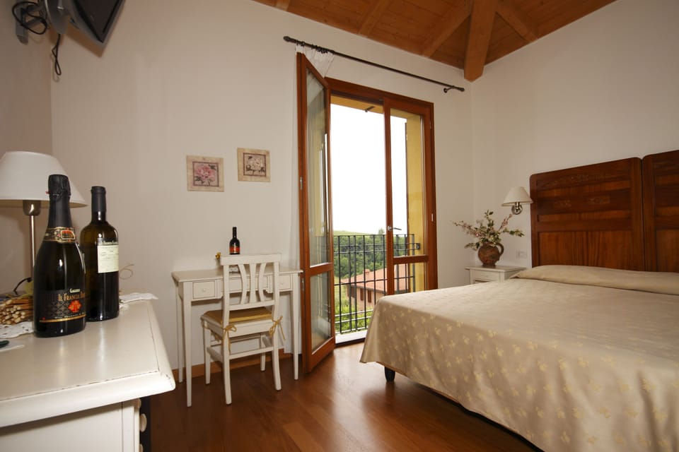 Double Room | Minibar, in-room safe, desk, soundproofing