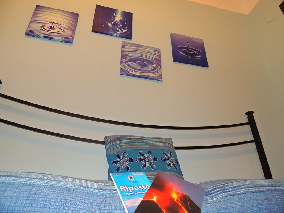 Double Room | 1 bedroom, individually furnished, desk, iron/ironing board