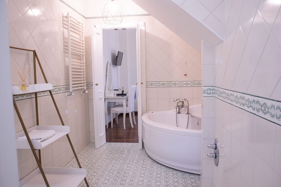 Superior Room, Hot Tub (Camelia) | Bathroom | Designer toiletries, hair dryer, bidet, towels