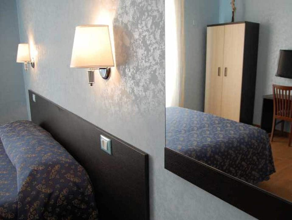 Superior Double Room, Ensuite | In-room safe, desk, free WiFi