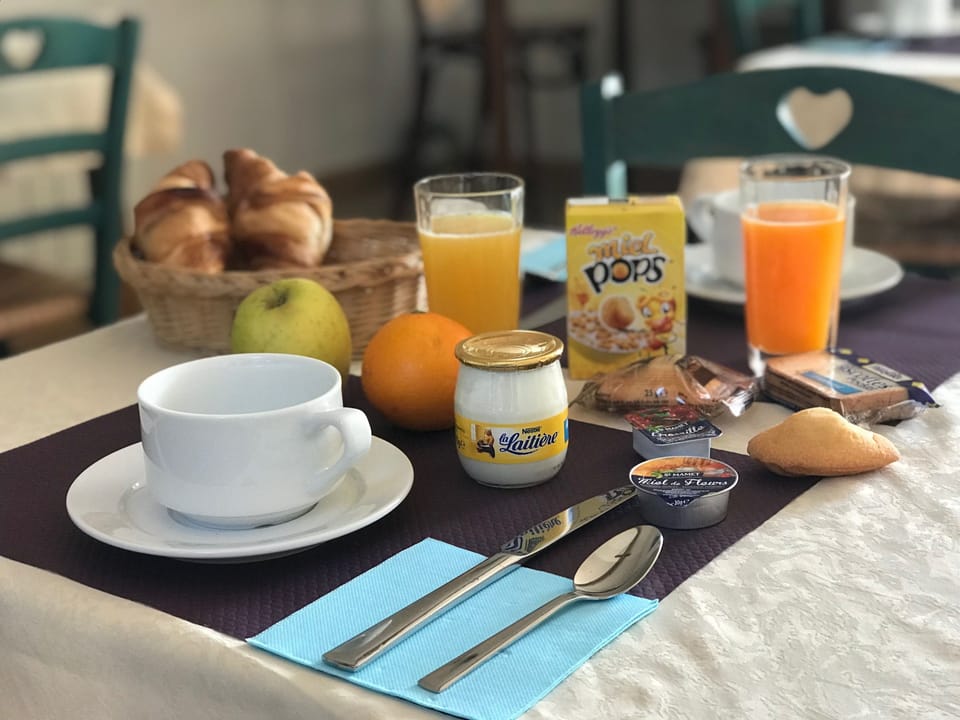 Buffet breakfast on weekends (EUR 12 per person)